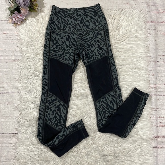 lululemon athletica Pants - Lululemon Hot To Street Pant Biggie Brushed Animal Coal Black